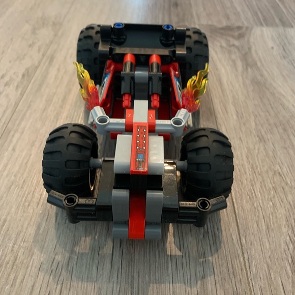 42073 Lego Technic Bash! - Picture 4 of 4